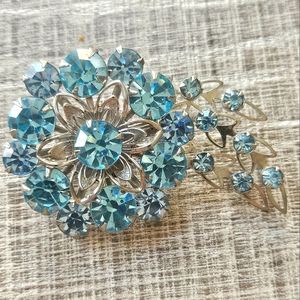Vintage blue flower brooch